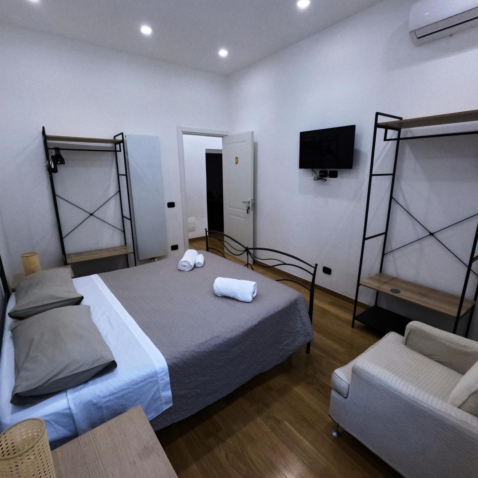 New Rooms Center Бари Экстерьер фото